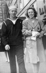 1944 Bev and Glen (Navy).jpg (172432 bytes)